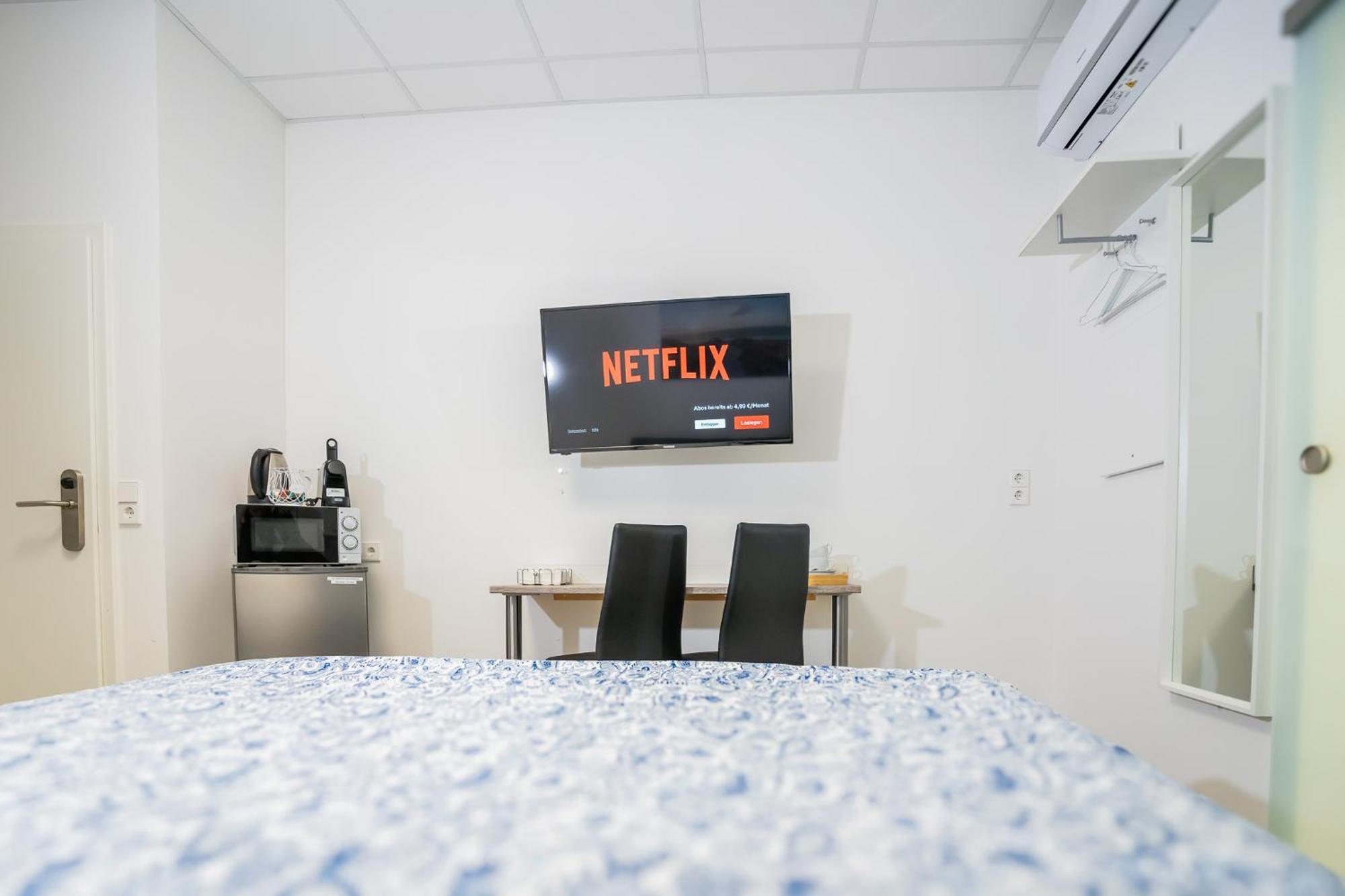 Private Room #1 With King Size, Ground Floor, Ac, Only 2Min To Rab Ramstein-Miesenbach Exterior foto