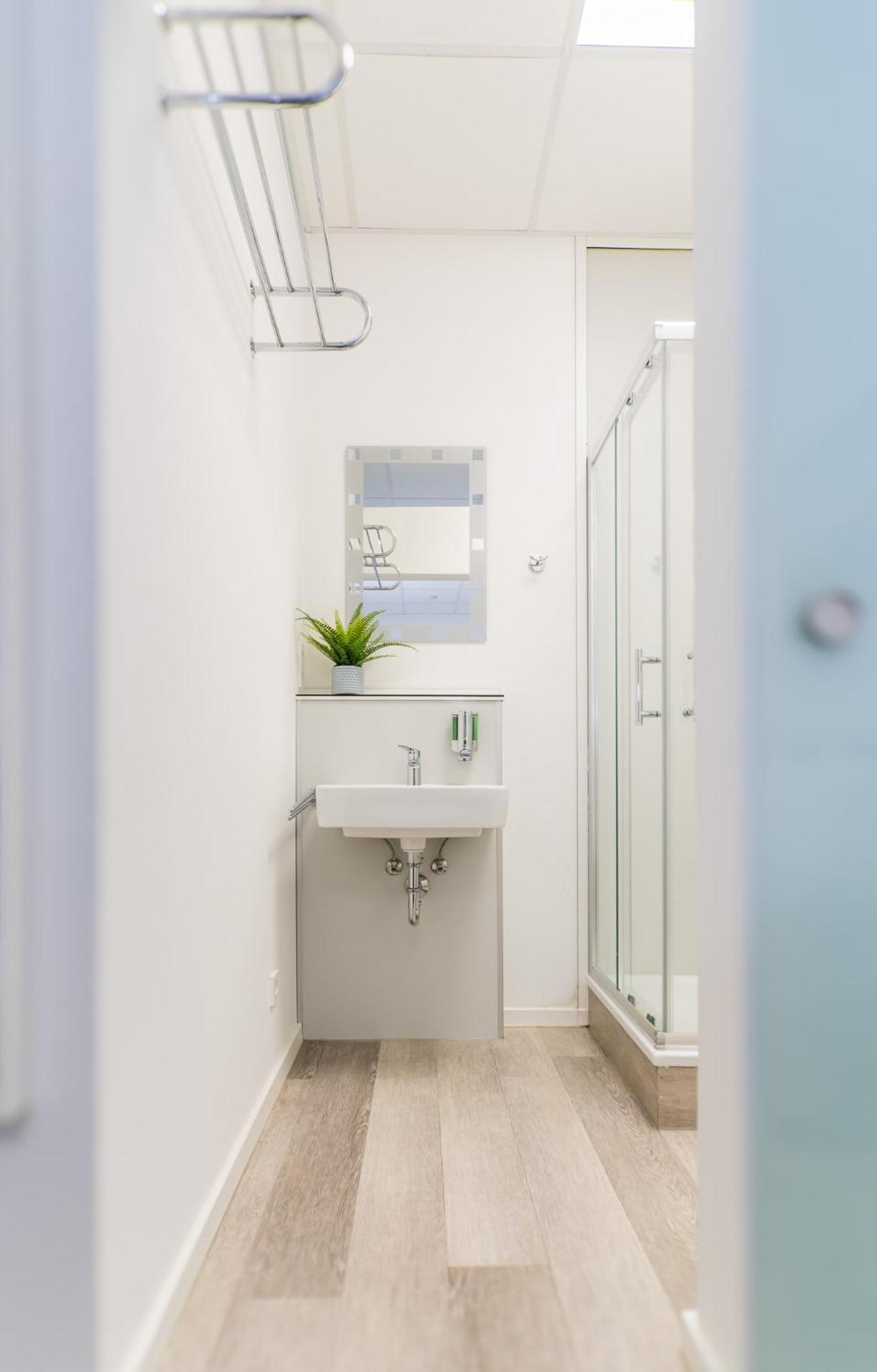 Private Room #1 With King Size, Ground Floor, Ac, Only 2Min To Rab Ramstein-Miesenbach Exterior foto